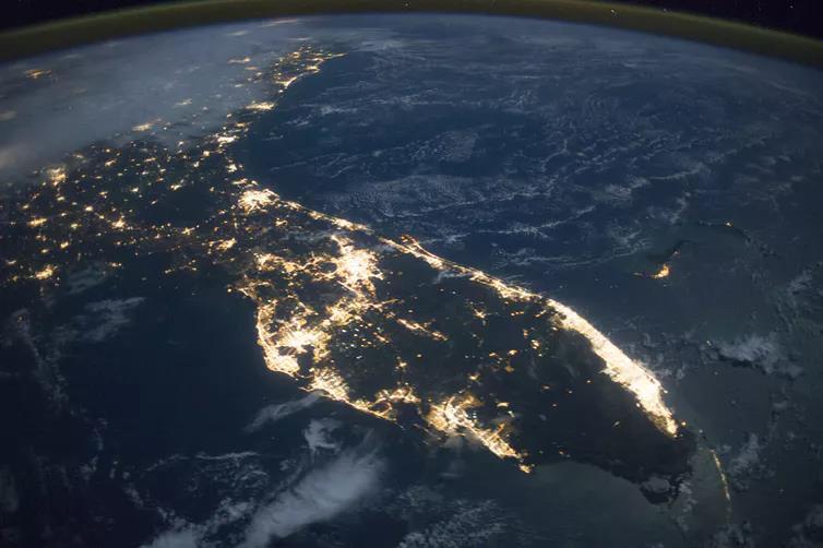 WHERE NATURE AND THE HUMAN FACTORS INTERSECT Approximately 80% of the state s population lives in proximity to the ocean. South Florida s population is expected to increase by 26%, to 7.