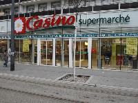 SUPERMARCHE CASINO: A MORE QUALITY-DRIVEN POSITIONING The SMs have sharply differentiated their competitive positioning, by: Developing services and
