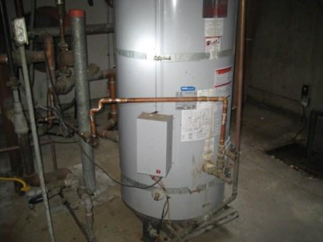 10 years 3 years Best Case: $ 26,700 Lower estimate for replacement set Worst Case: $ 30,800 Cost Source: ARI Cost Database Comp #: 803 Water Heater/Tank - Replace Quantity: (1) American 94 Gal