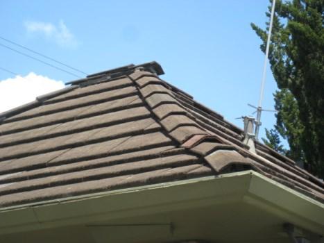 30 years 11 years Best Case: $ 17,300 Lower estimate to remove and replace, $10/Sq Ft Worst Case: $ 224,000, $13/Sq Ft Cost Source: ARI Cost Database Comp #: 1307 Tennis/Golf Roof - 30-yr Repair