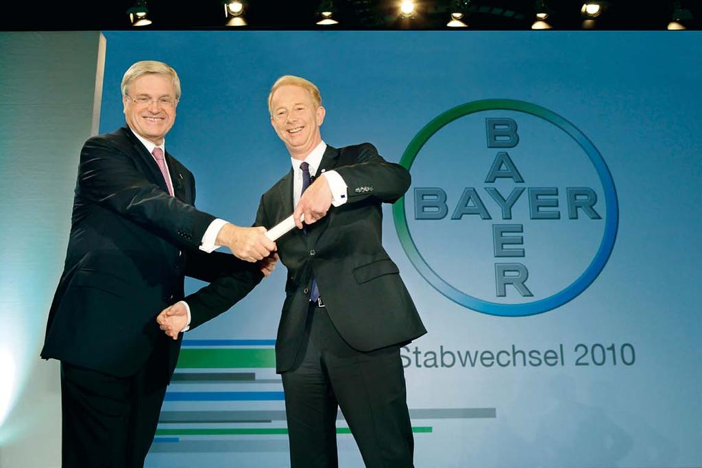 48 Highlights of the THIRD of Bayer Stockholders Newsletter Focus Werner Wenning (left) presents his successor, Dr. Marijn Dekkers, with a relay baton.