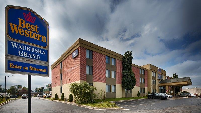 Hotel Accommodations Best Western Waukesha Grand 2840 N. Grandview Boulevard Pewaukee, WI Rooms have been blocked until 4/30/18 for the nights of 6/1/18 and 6/2/18. Event room rates starting at $80.