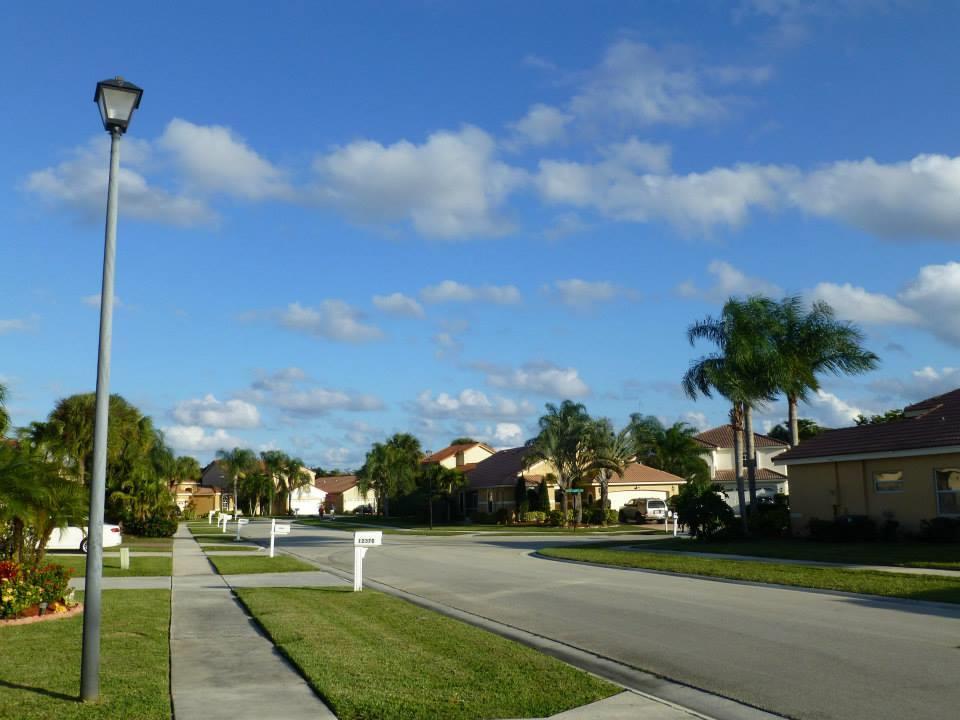 Project Overview The subject of this reserve study is the roadway areas within Starlight Cove Community, a 187 unit residential development located in Boynton Beach, Florida.