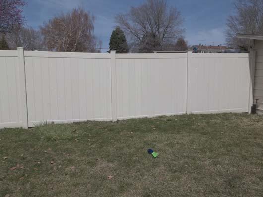 ; Estimate to replace vinyl fence Worst Cost: $5,600 $32/Linear ft.
