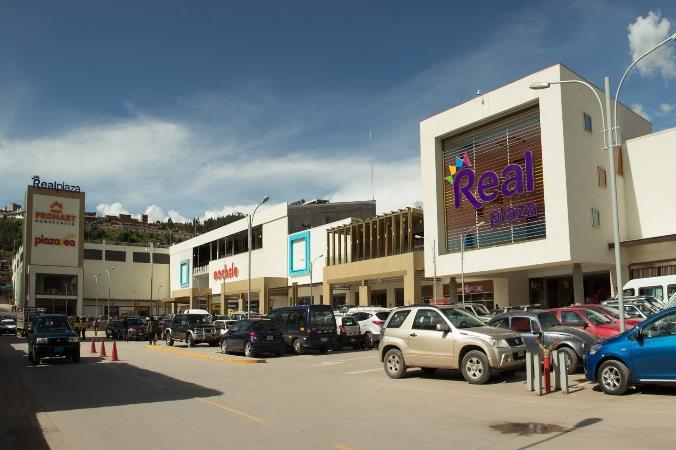 shopping center operator Controlled by
