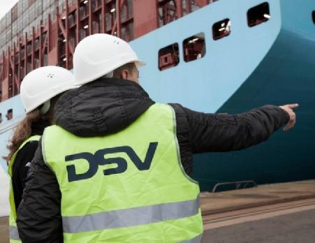 DSV Air & Sea Activities The Air & Sea Division specialises in the transportation of cargo by air and sea.