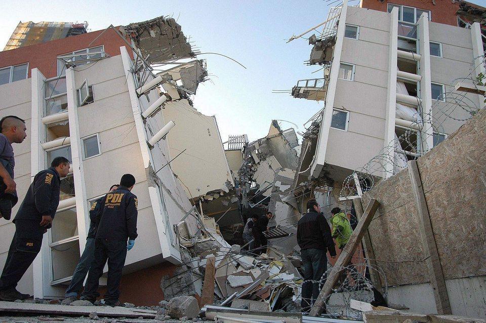 CHAPTER 3 Damaged Multistoried Buildings after Chile Earthquake, 27 th