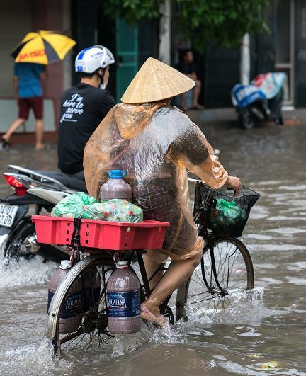 Mass organisations, especially the Women s Union and the Fatherland Front, and NGOs and communitybased organisations, often support local vulnerable households to prepare for and respond to floods.