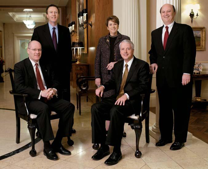Management Committee members (seated from left) Steven L. Fradkin and Frederick H.Waddell and (standing from left) Kelly R.Welsh, Alison A.Winter and Timothy P. Moen.