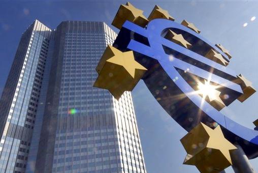 Exceptional circumstances - exceptional monetary policy measures, with a separation between: Aside: the ECB s response: standard and non-standard measures Standard