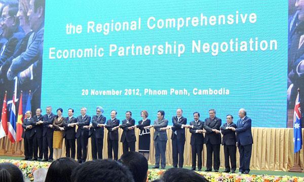 LAUNCHING THE RCEP NEGOTIATION Negotiation was launched during 21 st ASEAN Summit, November 2012 Target for substantial conclusion by end of