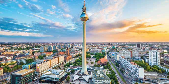 Module 2 From the value chain to ecosystems: InsurTech collaboration and new business BERLIN Day 3: Digitalisation of the value chain and customer engagement Digital products and services in a