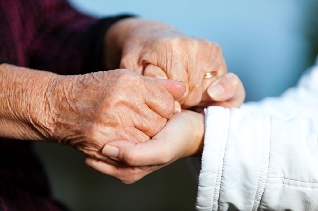 Seven Steps to Handling Your Loved One s Estate How to close out accounts, notify key authorities, access death benefits and begin the probate or trust