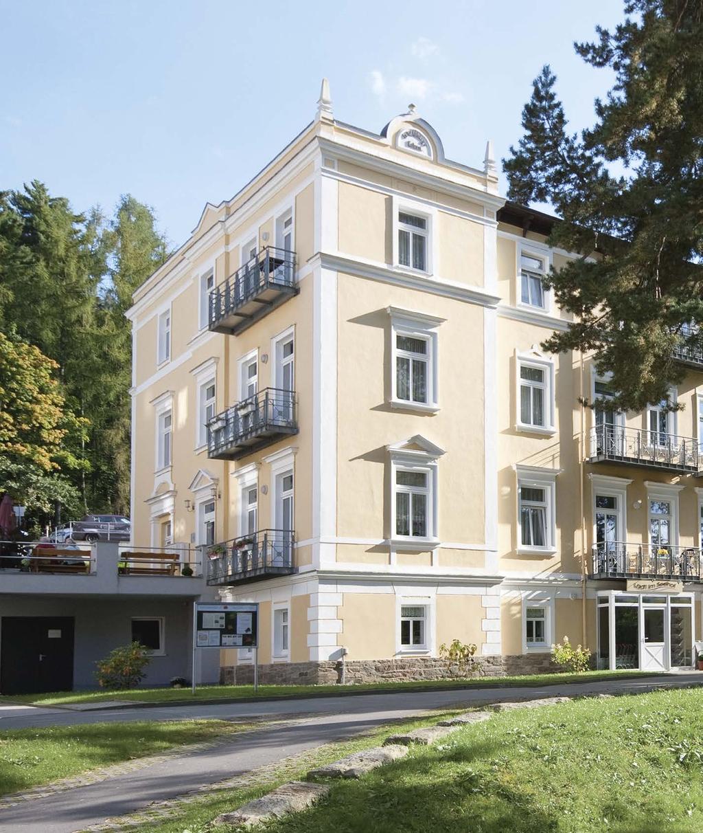 6 KATHARINENHOF residential park in Warmbad, Saxony, part of our portfolio since 2007 7 We are also setting high standards of quality in the field of nursing care.
