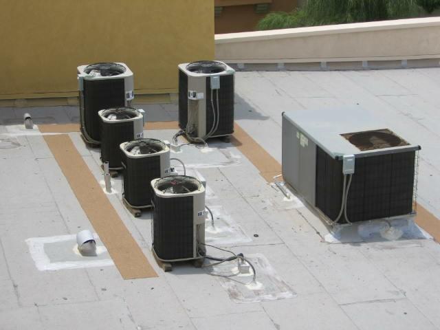 Comp #: 1060 HVAC Units - Replace (Ph1) Quantity: 1/3 of (52) HVAC Units Location: Rooftop of Buildings 10, 11, 12 & Clubhouse Evaluation: Quantity includes (39) 1.5-ton, (10) 3-ton, and (3) 5-ton.