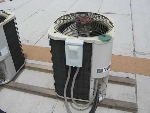 Comp #: 1060 HVAC Units - Replace (Ph3) Quantity: 1/3 of (52) HVAC Units Location: Rooftop of Buildings 10, 11, 12 & Clubhouse Evaluation: Quantity includes (39) 1.5-ton, (10) 3-ton, and (3) 5-ton.