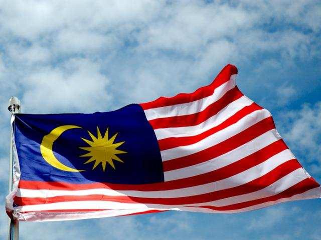 Overview of Malaysia 4 Total area: 330,000 square kilometres Political structure : 13 states (12 in Peninsular Malaysia and 2 in Malaysian Borneo) and 3 Federal