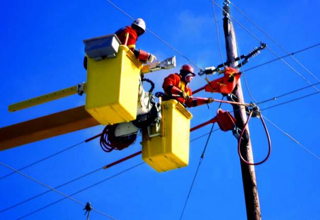 PAGE 10 > Above In 2004, our crews across the province completed a significant amount of work on our low-voltage distribution system. This network of 1.