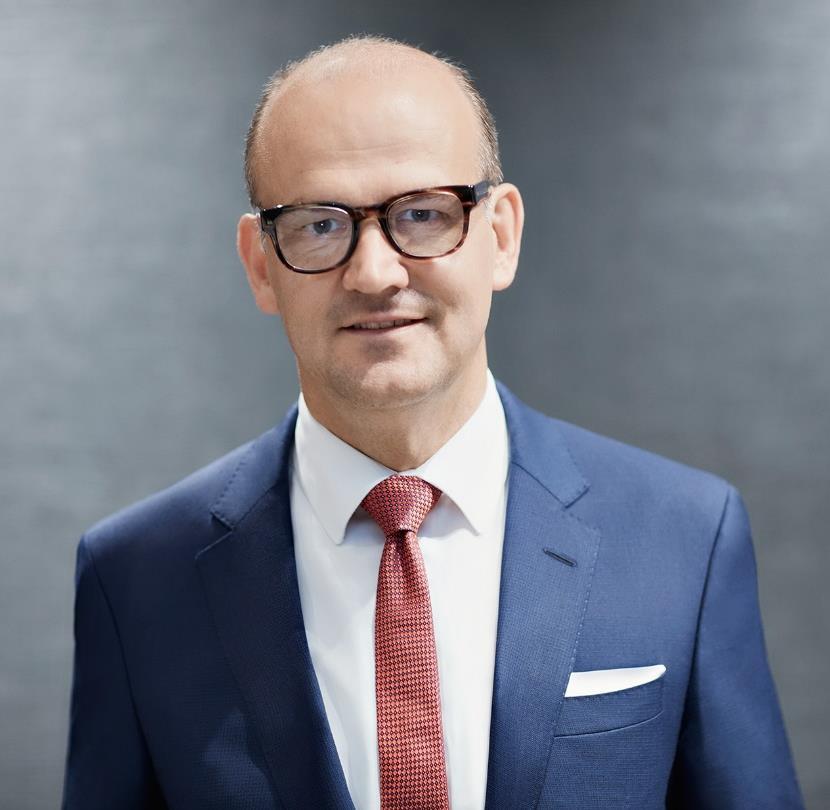 New Chief Financial Officer Yves Müller will take office in December Responsibilities / / Controlling, Finance, Central Services, Investor Relations and IT 2006 2017: CFO at