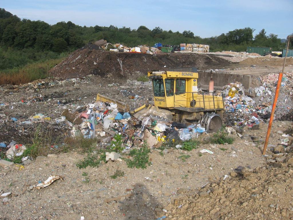 PREDSTAVITEV DEJAVNOSTI Glavno dejavnost družbe predstavlja ravnanje z odpadki. Ravnanje z odpadki obsega zbiranje in odvoz ter obdelavo in odlaganje odpadkov.