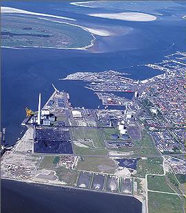 Esbjerg Denmark's 5th biggest city 82,000 inhabitants Port to the North Sea - the center of Danish offshore activity 200 offshore companies