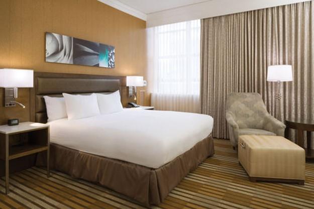 Case Study: Hilton Boston Downtown INVESTMENT HIGHLIGHTS DRH Basis of $452K/Key for 403-room hotel 41-key addition added >$15M to hotel s NAV Added 41 additional guestrooms to hotel by converting