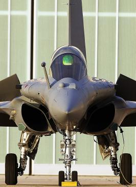 3% Order intake logically down on H1 2015 (Egyptian Rafale contract) Strong revenue growth across