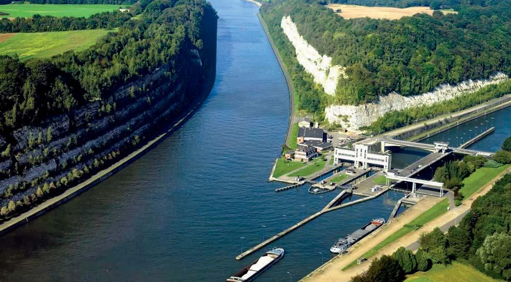 CHAPTER 4 Lanaye lock, Belgium Execution of all the electromechanical works in the Lanaye lock complex composed of three locks undergoing renovation and a fourth in the course of construction.