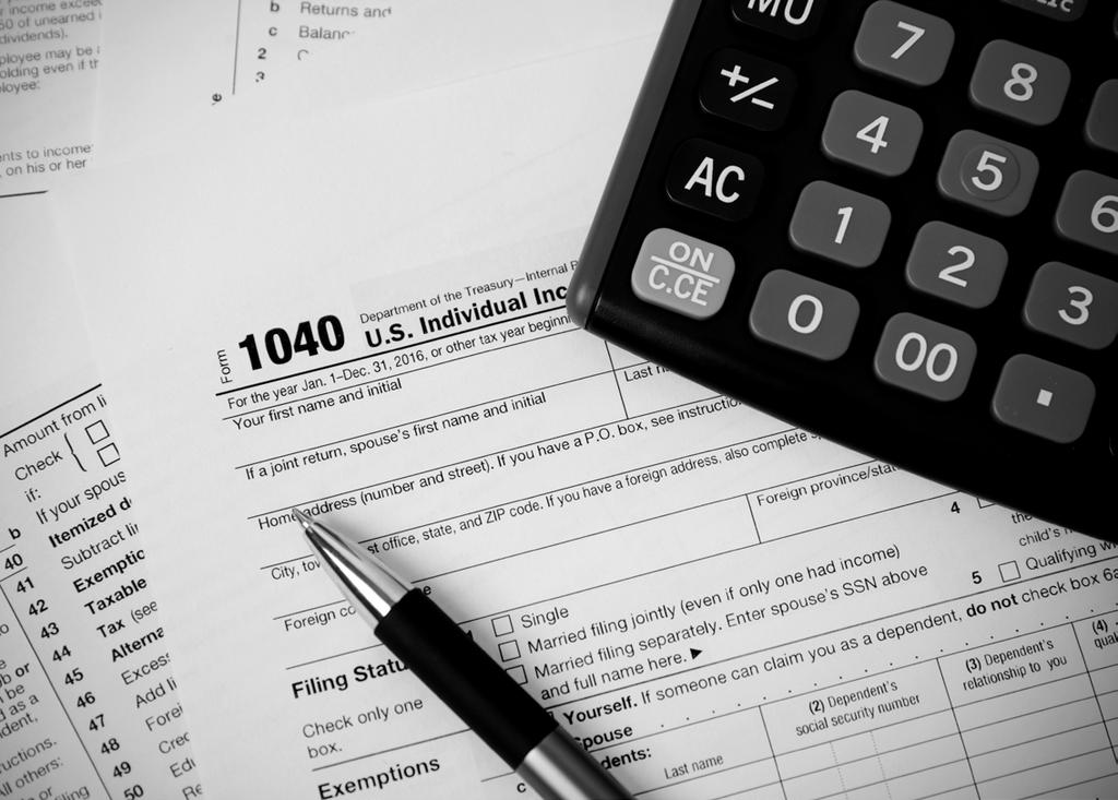 Top 10 Tax Issues facing U.S. Citizens living in Canada An individual may be considered a U.S. citizen if he or she: was born in the U.S.; successfully applied to become a naturalized citizen of the U.