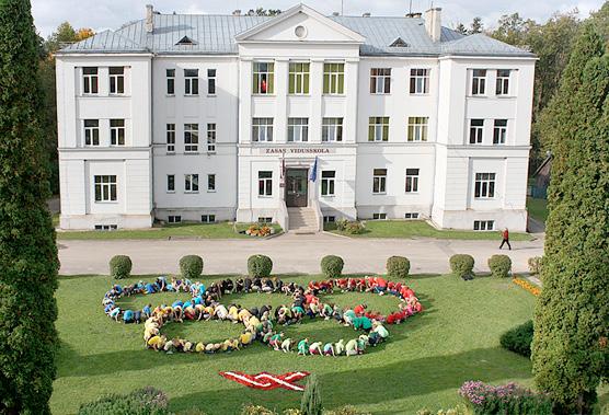 Olimpiskā diena visās Jēkabpils novada skolās Lai popularizētu Olimpisko kustību, veselīgu dzīves veidu un godīgas spēles principus sportā, Latvijas Olimpiskā komiteja (LOK) katru gadu rīko Olimpisko