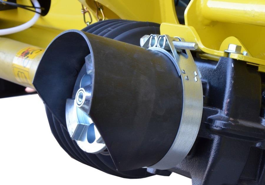 Optional automatic PTO coupler for header drive (8000 series) Coupler part automatically slides into the counter