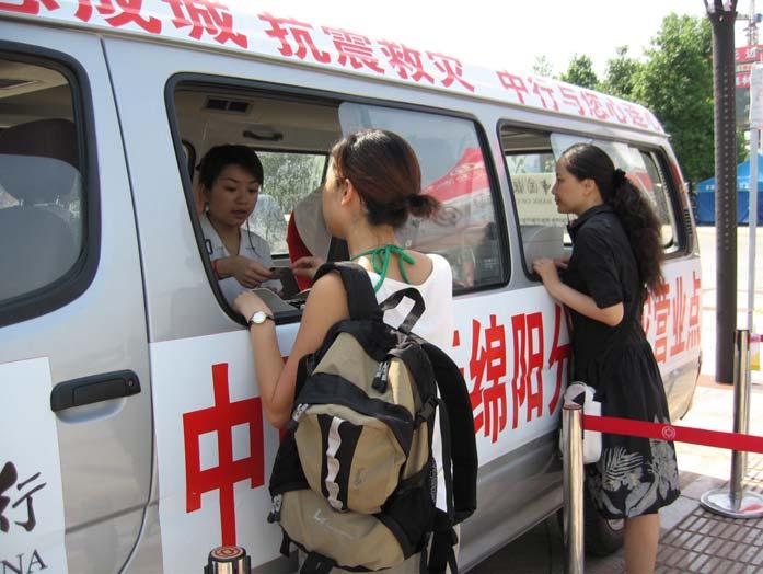Earthquake Relief Fulfilling Corporate Social Responsibilities Effective earthquake relief Resume operation Resume operation in the shortest time Sichuan Branch is the only financial institution to