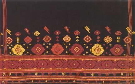 CHAPTER XV TEXTILES IN NORTH EASTERN REGION Cotton shawl from Gopalpur, Assam, woven on the lion loom, and worn by the women over their mekhala.