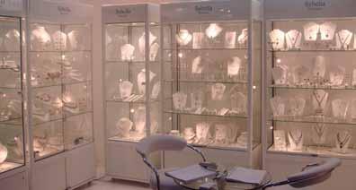 TOWER & WINDOW DISPLAY CABINETS The height of elegance - create