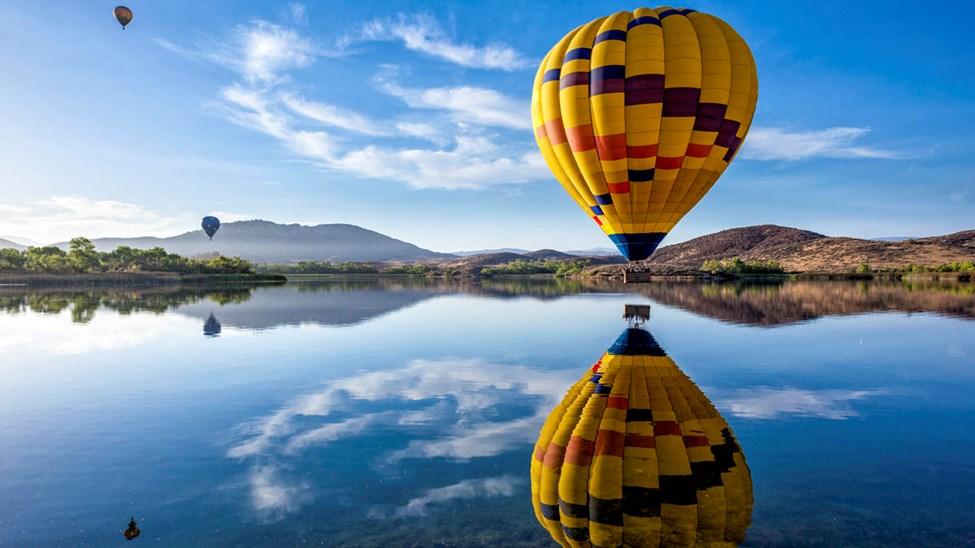 Contents 2 Treasurer s Pooled Investment Fund 3 Economy 4 Market Data 6 Portfolio Data 8 Compliance Report 9 Month End Holdings Hot air balloons over Lake Skinner in Temecula, Southwest Riverside