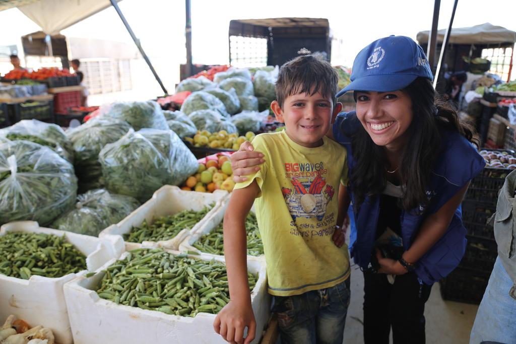 WFP LEBANON FOOD SECURITY OUTCOME MONITORING ROUND 7: AUGUST Fighting Hunger Worldwide Highlights WFP assisted 665,996 displaced Syrians in August, of which 20 percent were female-headed and 65