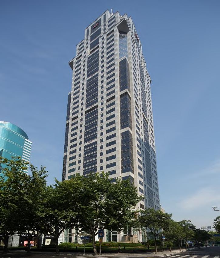 Premium Portfolio of Assets Lippo Plaza Lippo Plaza Located on Huaihai Zhong Road within the Huangpu district in the Puxi area of downtown Shanghai Grade-A 36 storey commercial building with a