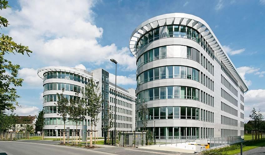 4. Direct investments AIRPORT OFFICE II, DUSSELDORF > Acquisition of Airport Office, II at Dusseldorf International Airport in 10/2007 > Highly attractive location in direct proximity of the
