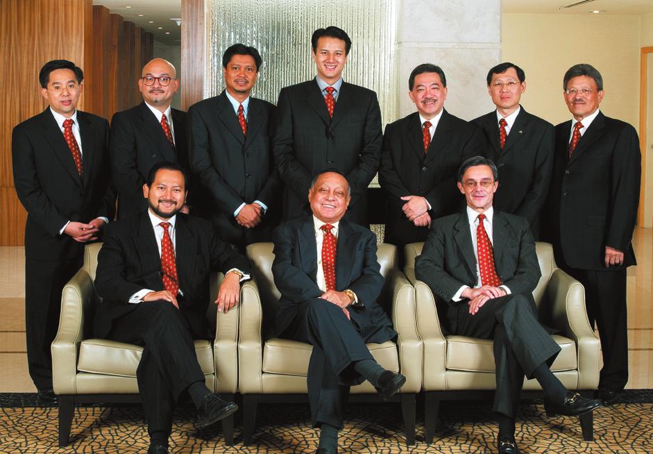 Board of Directors Seated from left to right Tunku Dato Ya acob bin Tunku Abdullah (Managing Director / Chief Executive Officer) Tunku Tan Sri Abdullah ibni Almarhum Tuanku Abdul Rahman (Chairman) Mr.