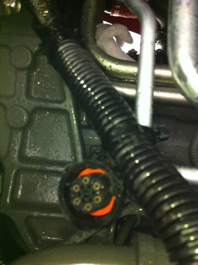 6) Plug Injector connectors on engine harness into mating connectors from