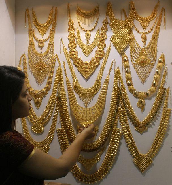 Indians have $1 trillion worth of gold! Last updated on: December 04, 2014 13:13 IST 'India has about 22,000 tonnes of private gold, held by individuals and temples.